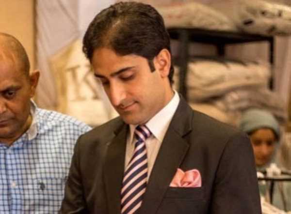 श्रीनगर के मेयर ने एसिड अटैक पीड़िता के परिवार को दिया 1 महीने का वेतन